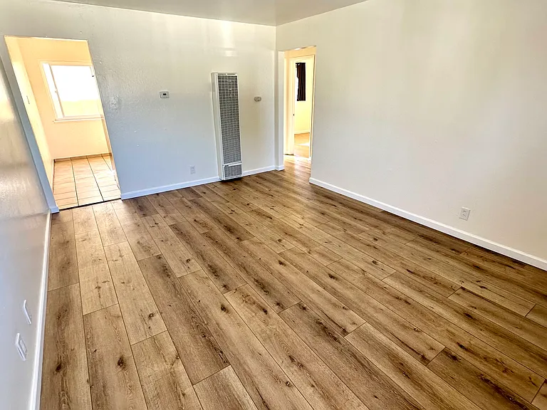 1328 Sutter Ave #4 — Photo 2