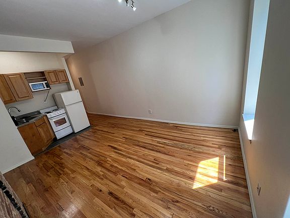 3rd image of 449 W 37th St #55
