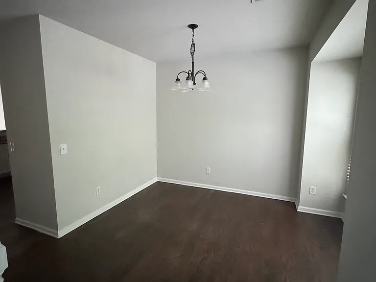 950 Redwood Dr — Photo 11