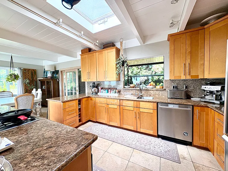 202 Princeton Ave — Photo 4
