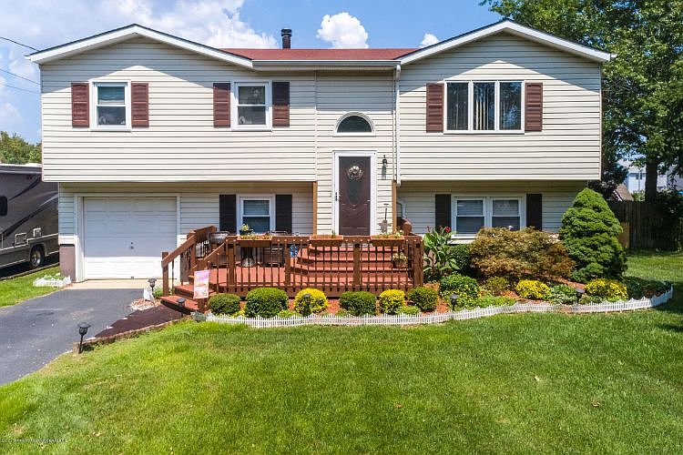 1st image of 284 Stephan Ave