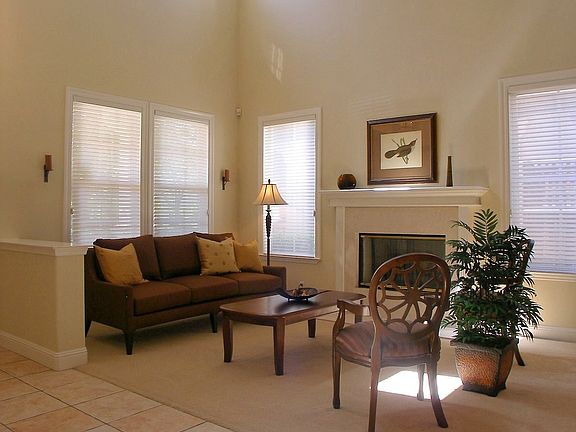4th image of 707 Iris Gardens Ct