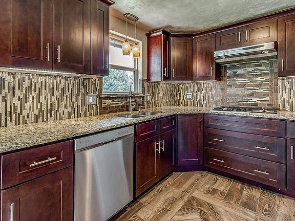 3rd image of 959 Castlebury Mansion