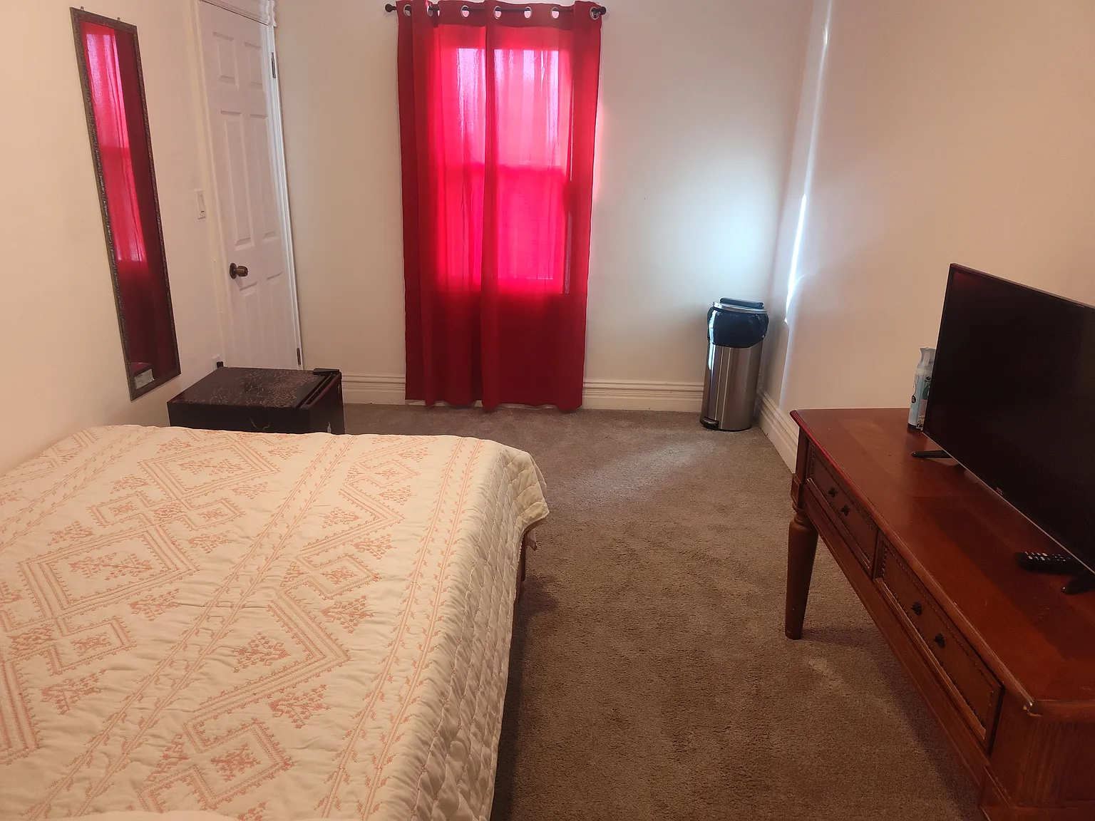 1 bed, 1.5 bath, 185 sqft, $700 — Photo 1