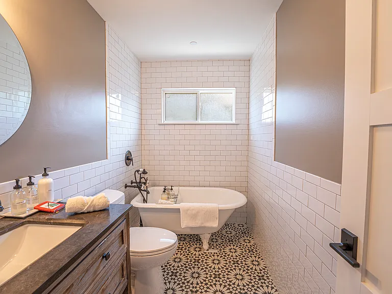 2858 Drake Ave — Photo 32