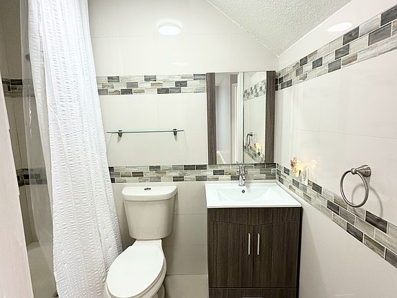 5th image of 10727 NW 88th Ave