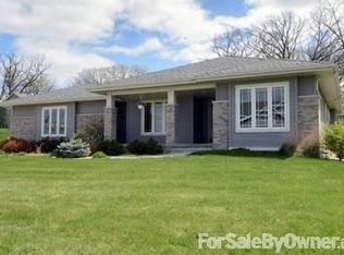 2 Gander Cir, Verona, WI 53593