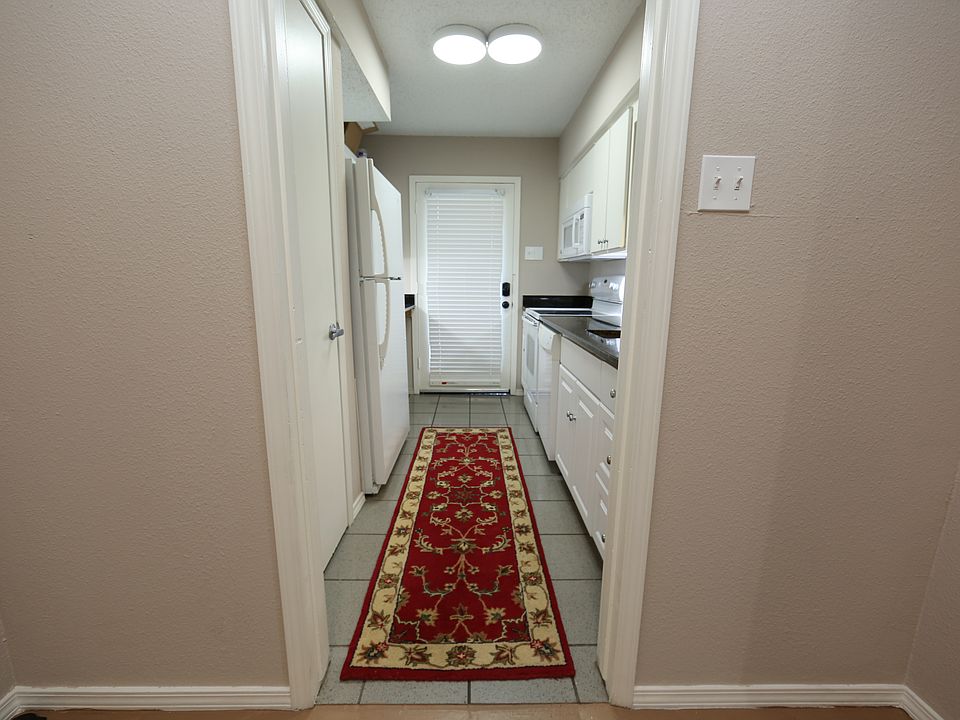 1st image of 7727 Meadow Park Dr #115