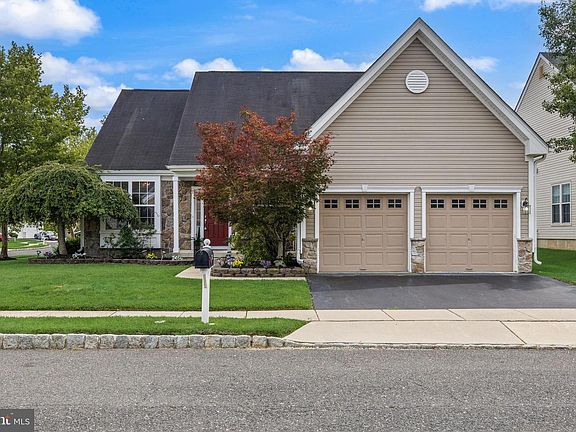 2nd image of 33 Hibiscus Dr