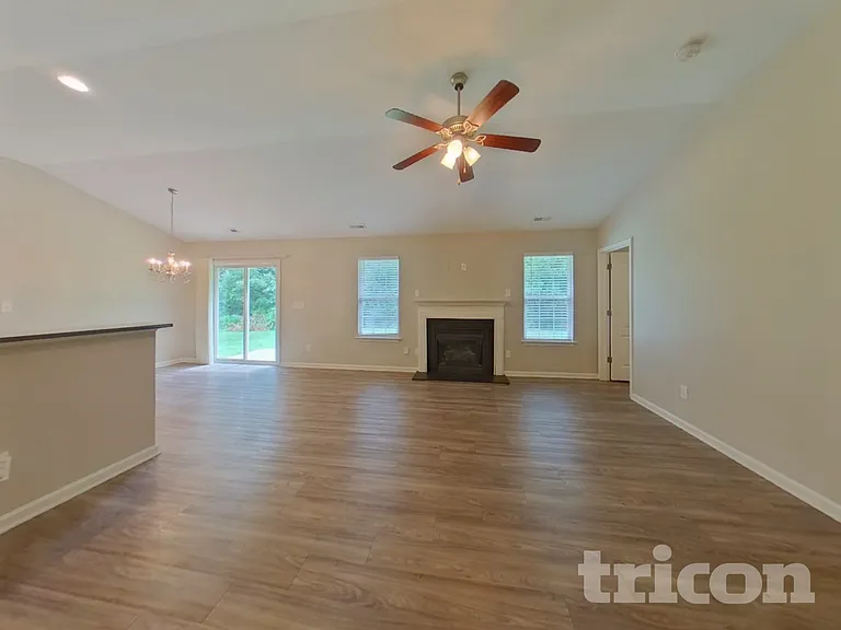 6235 Leslie Dr — Photo 3