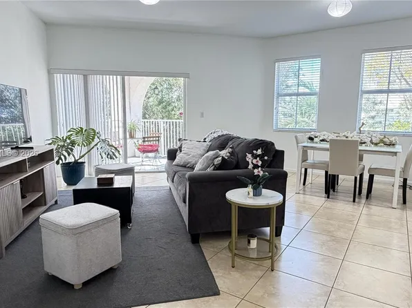 11605 NW 89th St APT 220, Doral, FL 33178