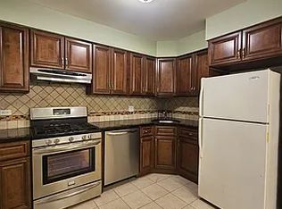 22-31 38th St #3R, Astoria, NY 11105