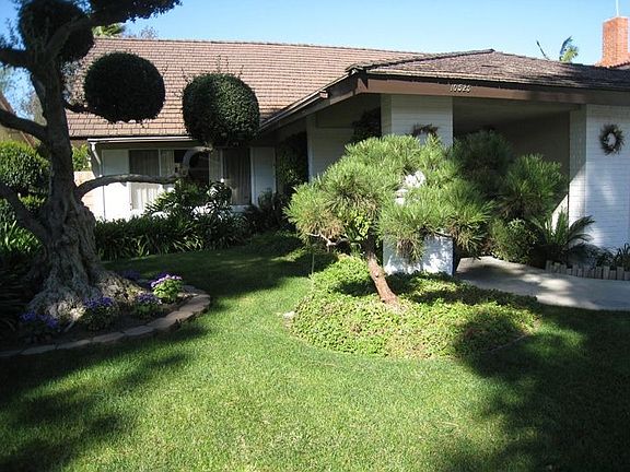 Yes it is a 2 story!