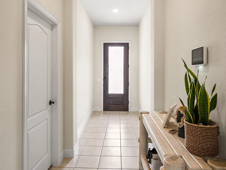 1514 Nighthawk Ln — Photo 3
