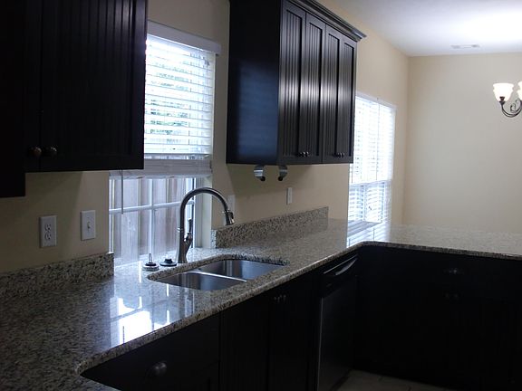 5th image of 3631 Mossland Dr