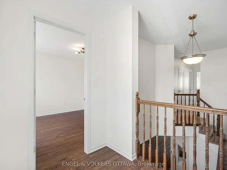 729 Nakina Way — Photo 33