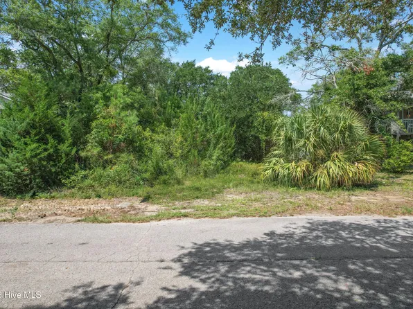 105 SE 8th Street, Oak Island, NC 28465