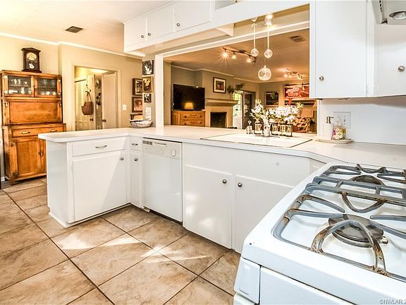 5th image of 1006 N Lane Dr