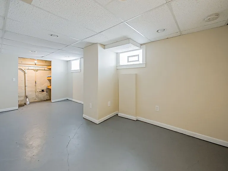 358 S Marshall St — Photo 27