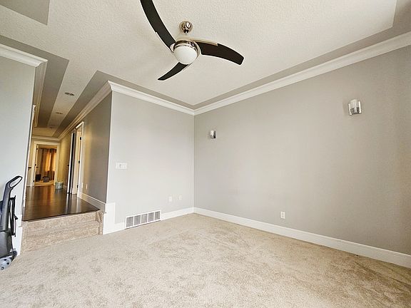 3rd image of 546 Albany Way NW