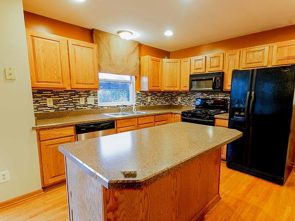 4th image of 4876 Hanover Hill Ct