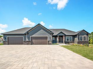 17113 Depaul St, Columbus, MN 55025