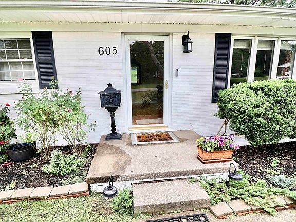 2nd image of 605 Meadow Ln