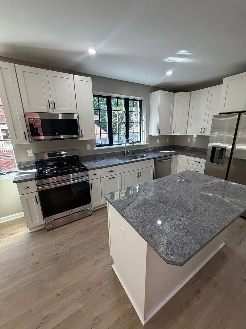 246 S Evaline Street — Photo 2