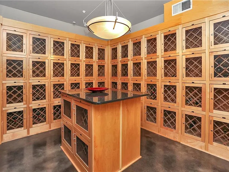799 Hammond Dr #219 — Photo 6