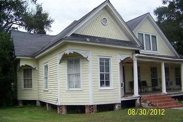 1st image of 212 W Main St