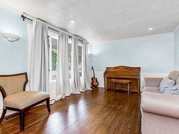4th image of 11507 W 69th St