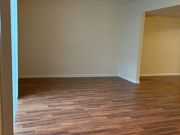 4th image of 6426 Stoney Pt S