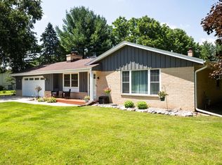 211 Corby Dr, North Prairie, WI 53153