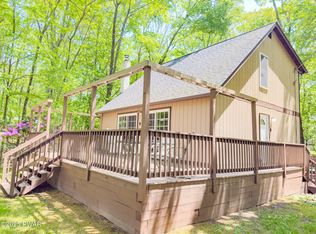 100 Cleveland Ct, Hawley, PA 18337