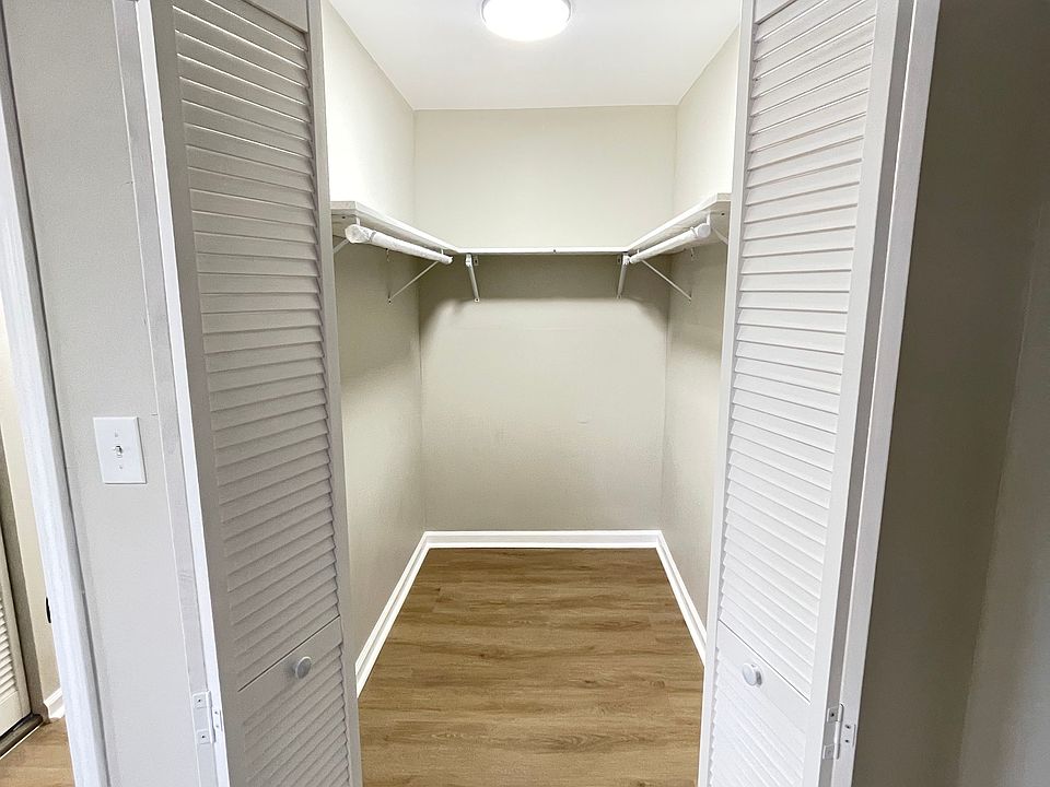 Walk In Closet
