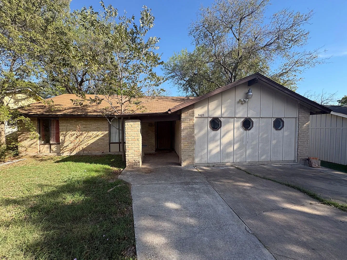Lovely home for lease in North Austin! Come see!! — Photo 1