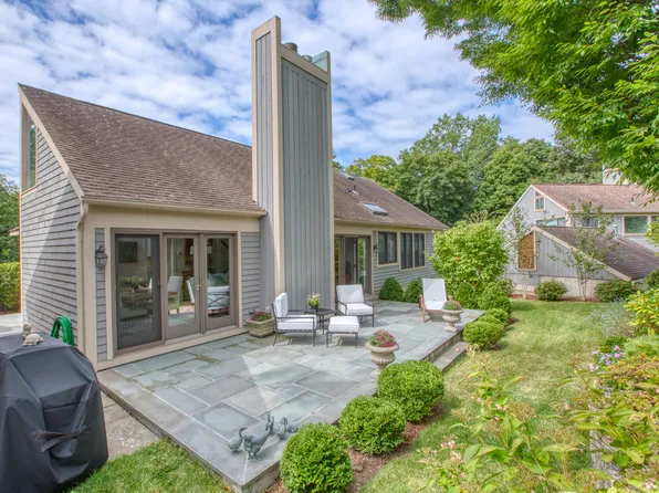523 West Lyon Farm Drive #523, Greenwich, CT 06831