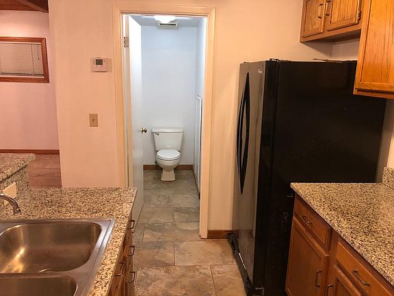 4th image of 758 N Westmoreland Dr