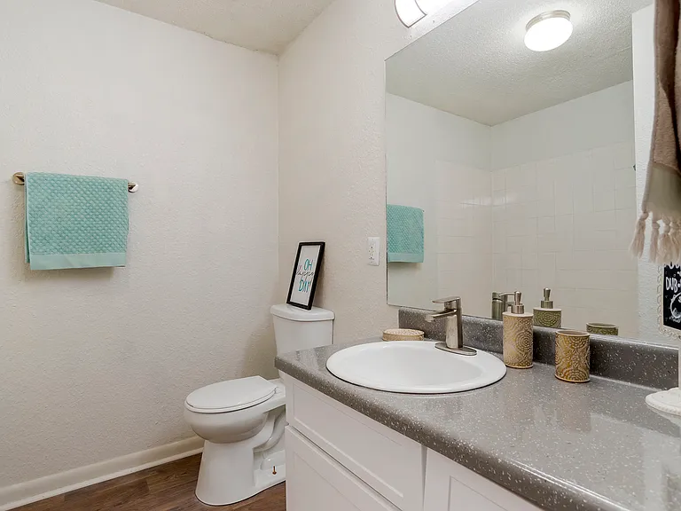 Lakeshore Landing Apartments — Photo 22