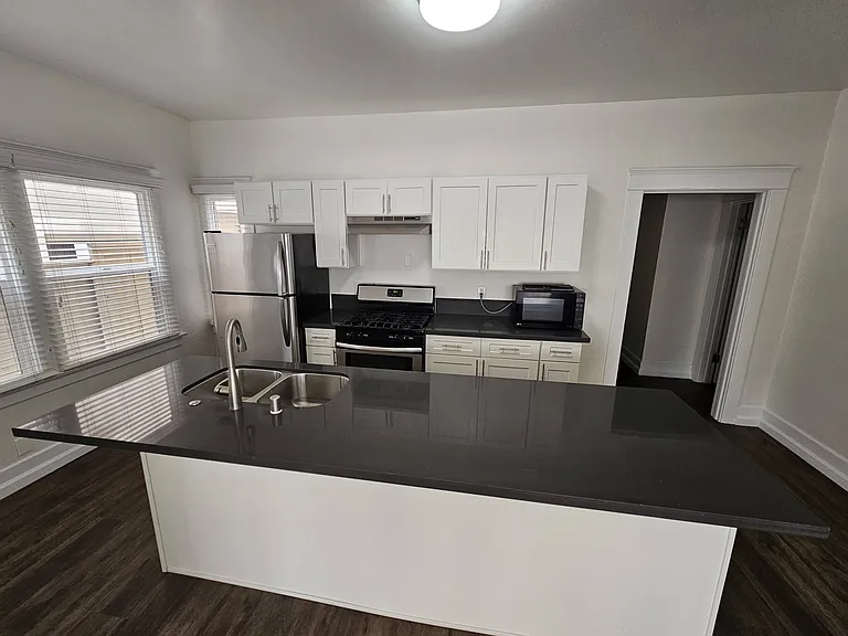 Indiana Street Apartments — Photo 18