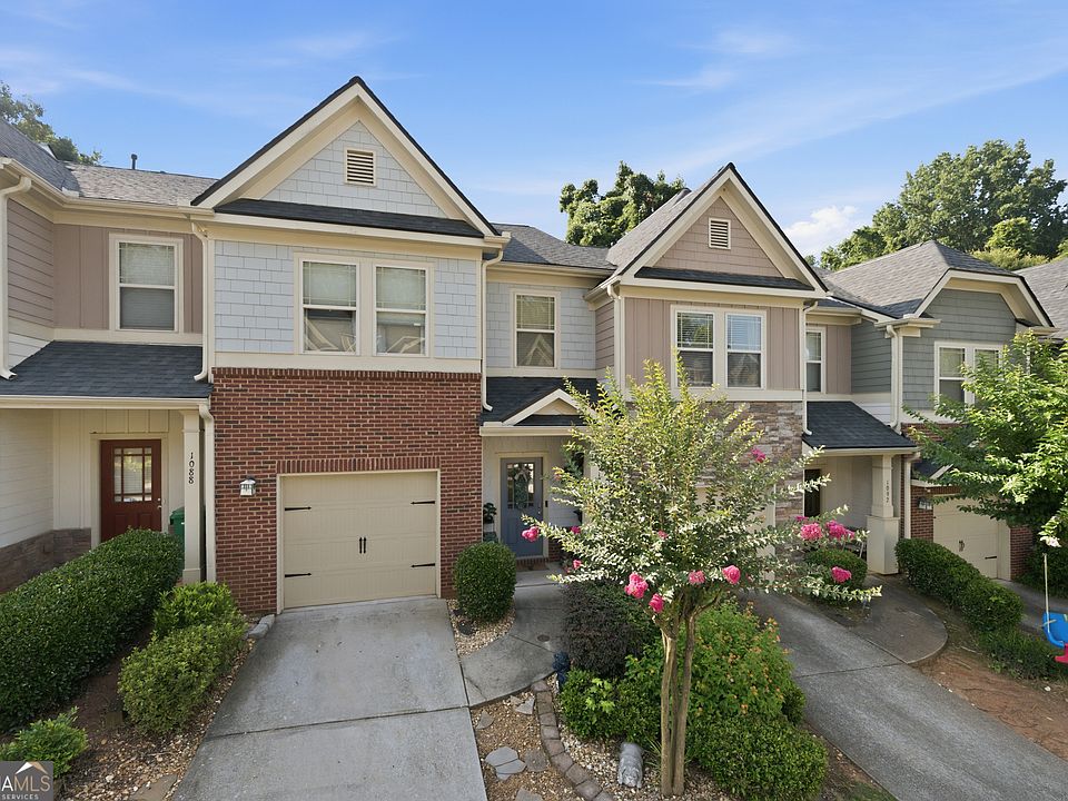 1st image of 1090 N Village Dr
