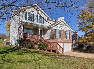 1831 Strawberry Ridge Dr, Ballwin, MO