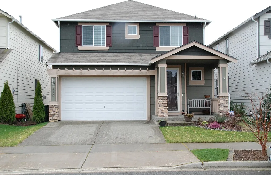 3 bed, 2.5 bath, 1915 sqft, $2,500 — Photo 1