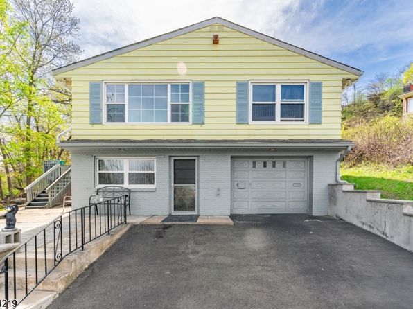 2 Grand Summit Ave, Haledon Boro, NJ 07508