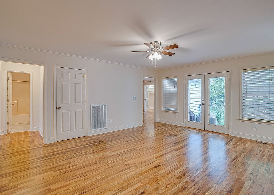 1st image of 2412 Mercer Ct