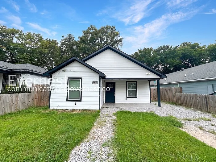 1621 Locust St — Photo 1