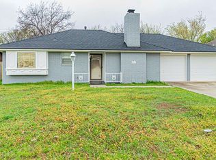 2305 Edgewood Dr, Moore, OK 73160