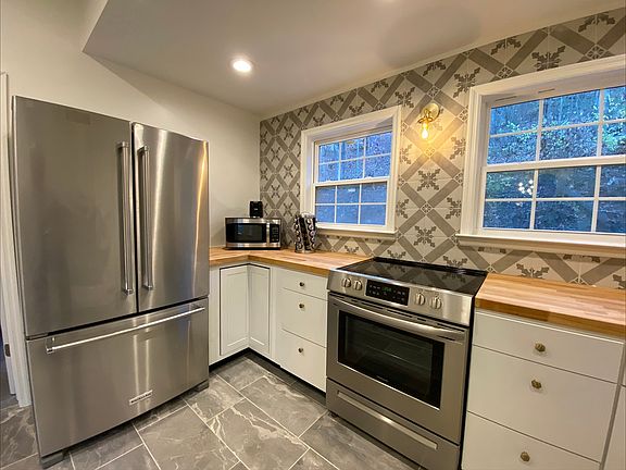 5th image of 311 Houser St