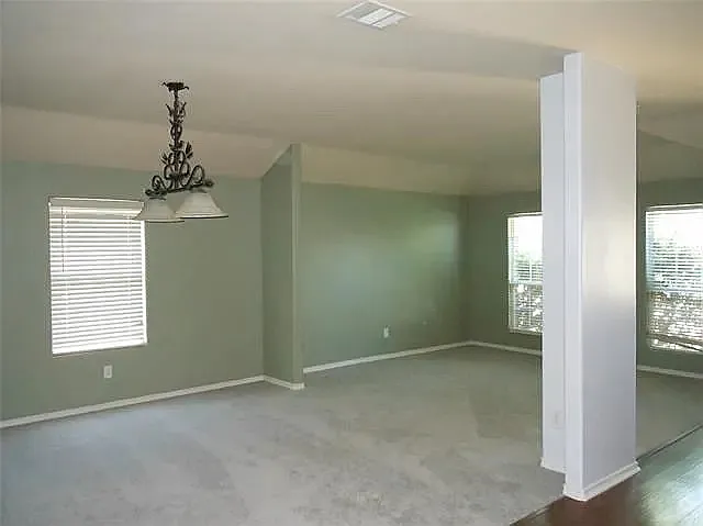 4 bed, 1900 sqft, $1,975 — Photo 3