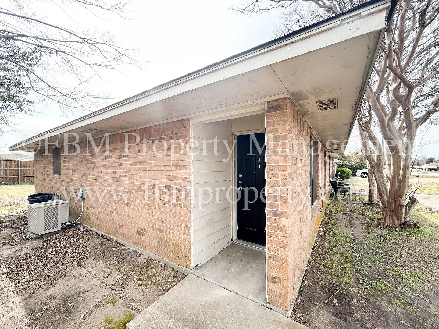 1211 Old Bardwell Dr, Unit A - Cozy 2 Bedroom, 1 Bathroom Duplex Home in Ennis! — Photo 2